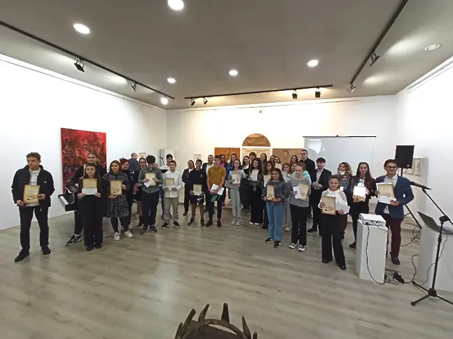 Община Плевен отличи педагози, ученици и директори в навечерието на Деня на народните будители