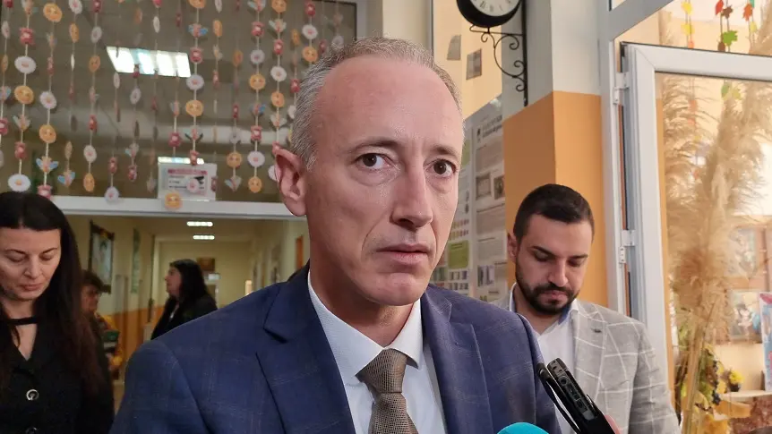 Стана ясно кога забраната за телефони в училище ще влезе в сила