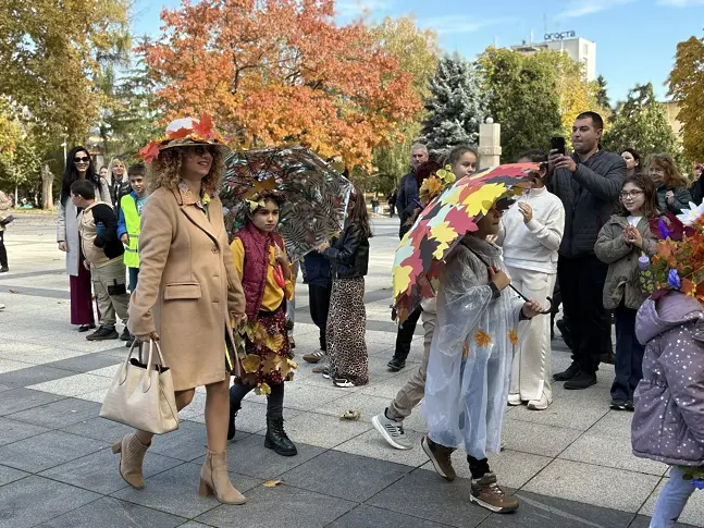 Есенен карнавал на площад "Жеравица" в Монтана