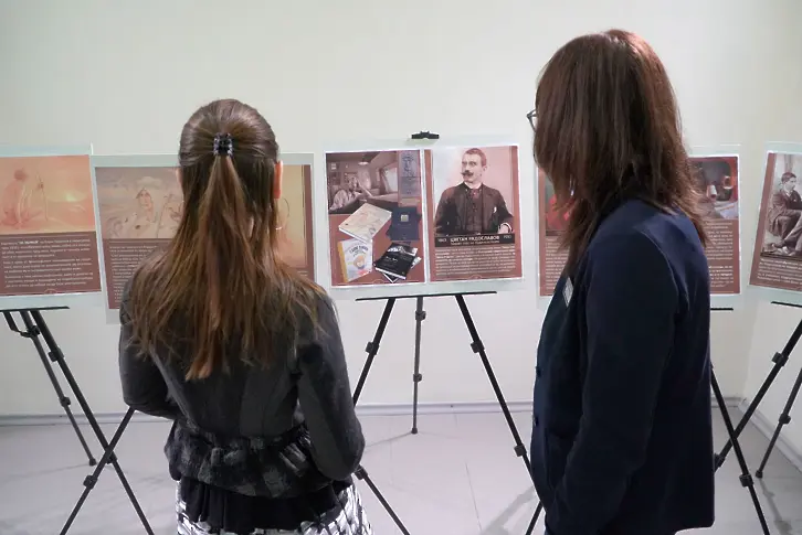  В Република България “Хр. Смирненски ” – Плевен откриха изложбата “Душата на будителя ”/СНИМКИ/ 