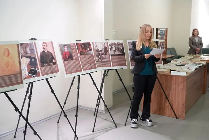  В Република България “Хр. Смирненски ” – Плевен откриха изложбата “Душата на будителя ”/СНИМКИ/ 