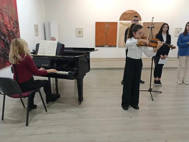 Община Плевен отличи педагози, ученици и директори в навечерието на Деня на народните будители