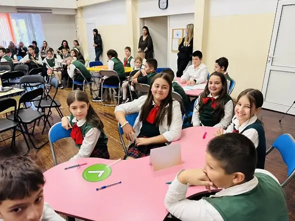 Учениците от НУ "Ив.Младенов" участваха в открит урок, посветен на български просветители