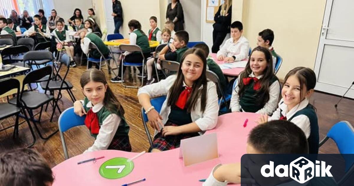 В навечерието на Деня на народните будители учениците от НУ