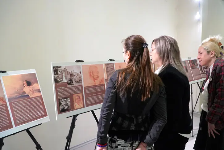  В Република България “Хр. Смирненски ” – Плевен откриха изложбата “Душата на будителя ”/СНИМКИ/ 