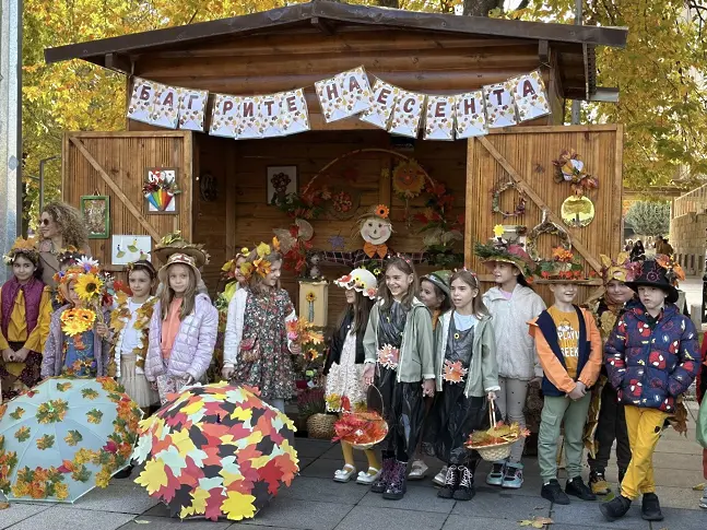 Есенен карнавал на площад "Жеравица" в Монтана