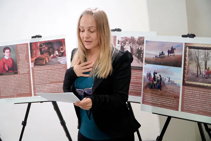  В Република България “Хр. Смирненски ” – Плевен откриха изложбата “Душата на будителя ”/СНИМКИ/ 