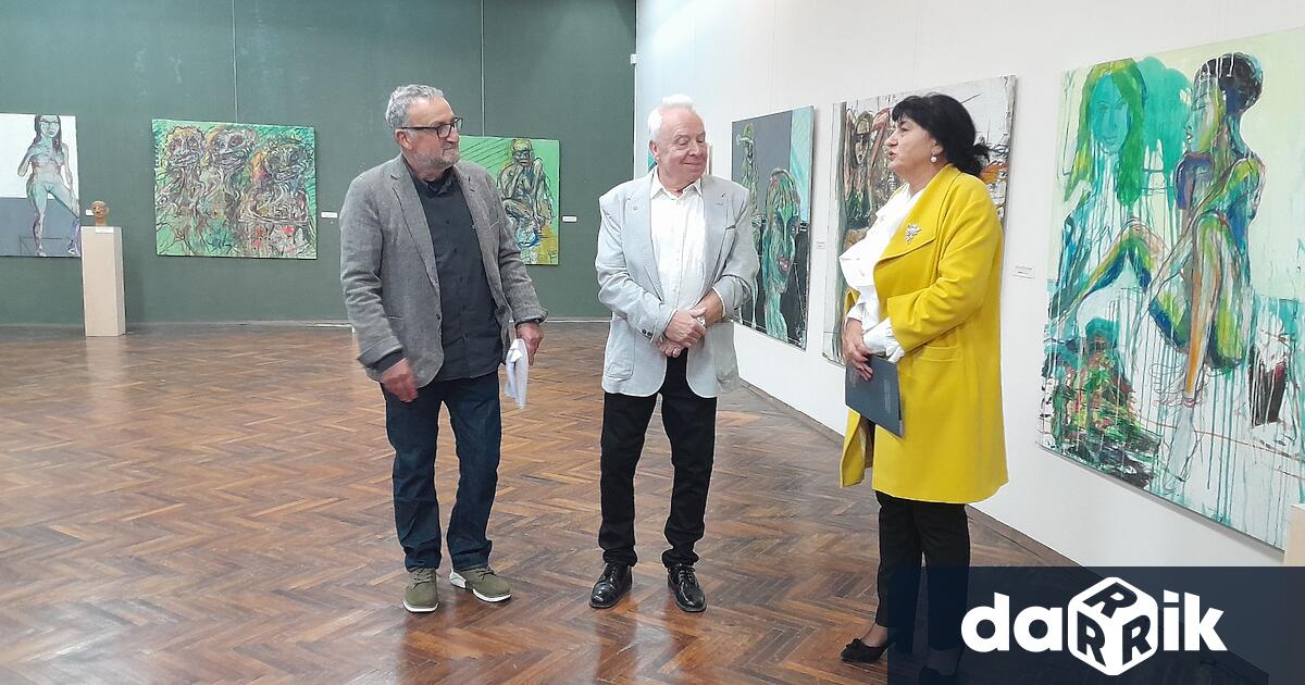 Изложба Ретроспектива в ХГ Никола Петров Броени дни след отбелязването на