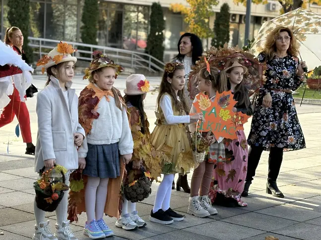 Есенен карнавал на площад "Жеравица" в Монтана