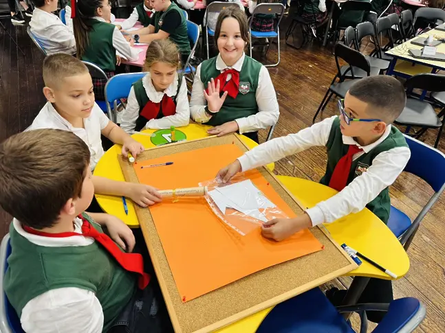 Учениците от НУ "Ив.Младенов" участваха в открит урок, посветен на български просветители