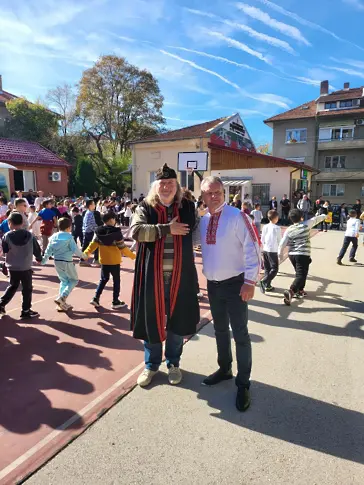  В НУ „ Христо Ботев “ тържествено означи Деня на националните будители 