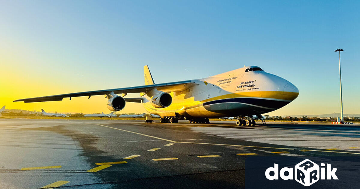 Един от най тежките и най големите самолети в света кацна на