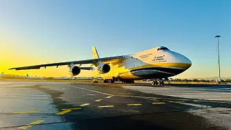 Гигантът Ан-124, поставил над 30 световни рекорда, кацна в София