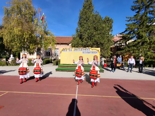  В НУ „ Христо Ботев “ тържествено означи Деня на националните будители 