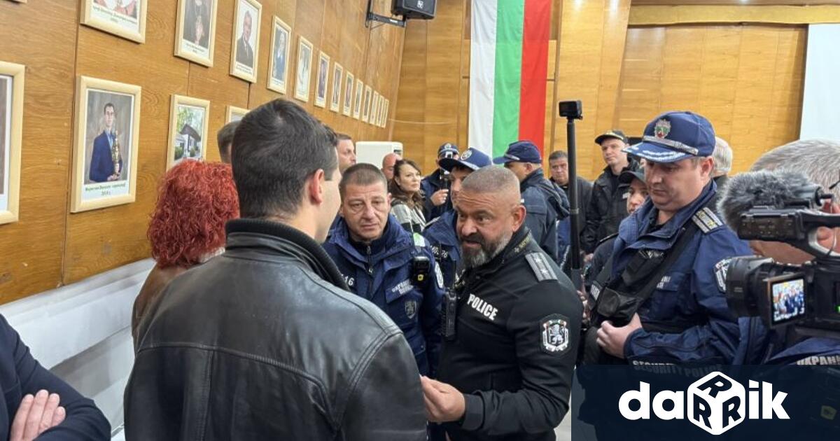 По време на заседанието на Общинския съвет в Карлово беше