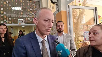 Министър Кр.Вълчев:  Забраната за мобилни телефони в училище се очаква да влезе през януари