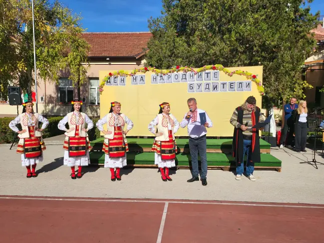  В НУ „ Христо Ботев “ тържествено означи Деня на националните будители 