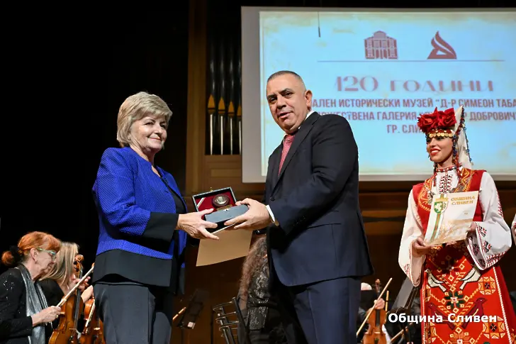 РИМ-Сливен и ХГ „Димитър Добрович“ с плакети от Общината по повод 120-ата си годишнина