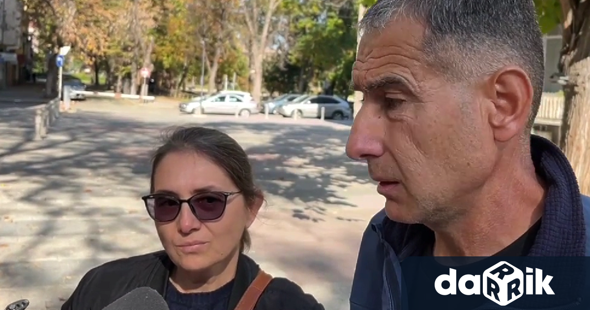 С мълчаливо бдение пред Съдебната палата десетки пловдивчани запалиха свещ