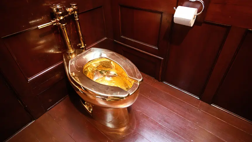 Златна тоалетна на търг: 10 млн. долара начална цена