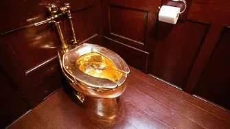 Златна тоалетна на търг: 10 млн. долара начална цена