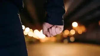 Мъж преби майка си в София, задържаха го