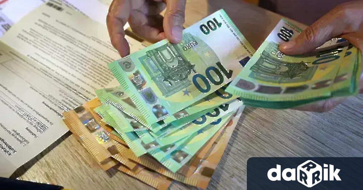 Задължителен коледен бонус за всички служители одобри словенското правителство Той