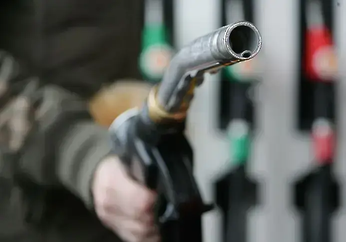 Предлагат България превантивно да спре износа на дизел и авиационно гориво