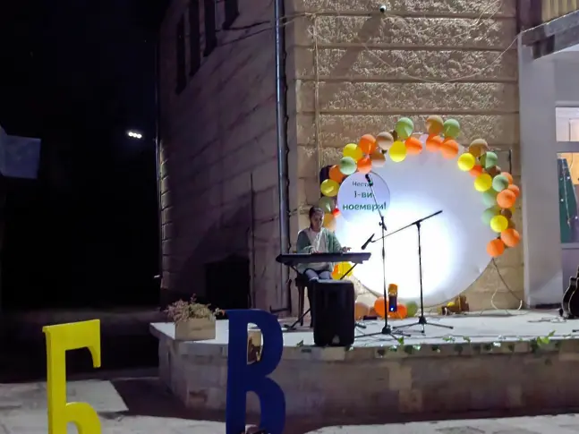  В Деня на националните будители, деца от класовете по китара и пиано от НЧ „ Георги Парцалев – 1901 “ зарадваха хората в с. Малчика 