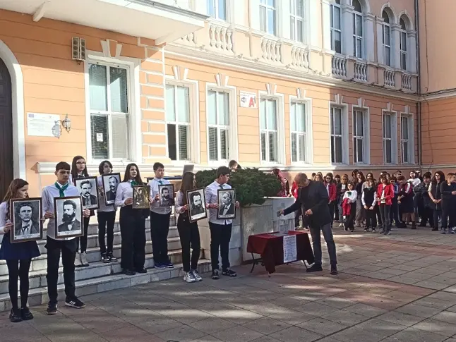 Дарителска кампания стартира СУ „Христо Ботев“-Враца - изграждането на бюст-паметник на поета-революционер