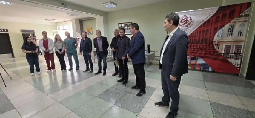 Изложбата „Цветя и сезони“ на д-р Васил Станев беше открита в УМБАЛ „Д-р Георги Странски“ – Плевен