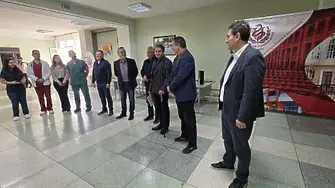 Изложбата „Цветя и сезони“ на д-р Васил Станев беше открита в УМБАЛ „Д-р Георги Странски“ – Плевен