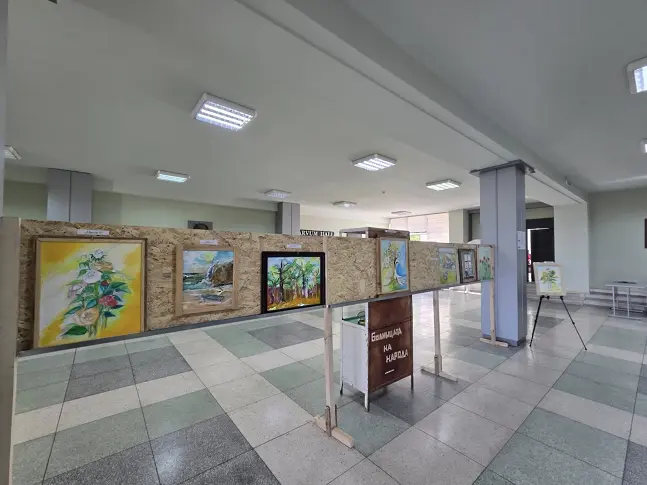 Изложбата „Цветя и сезони“ на д-р Васил Станев беше открита в УМБАЛ „Д-р Георги Странски“ – Плевен