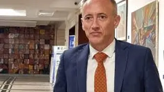 Министър Кр.Вълчев:  Забраната за мобилни телефони в училище се очаква да влезе през януари