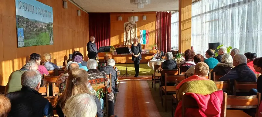 Българска цигуларка с плевенски корен представи книгата си „Пролет нетленна, всевечна“