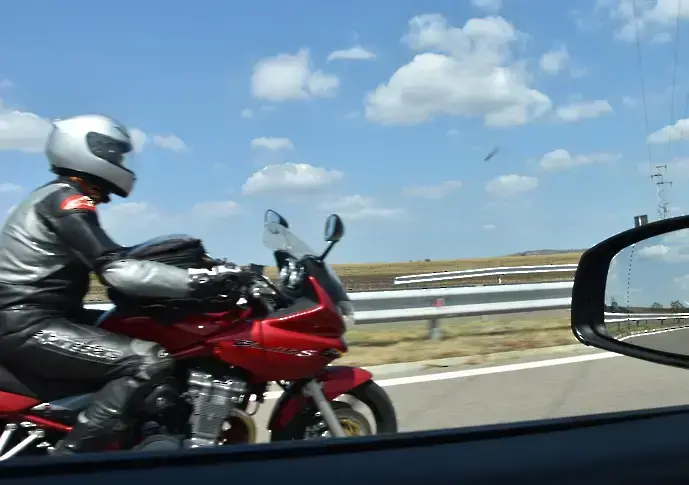 Моторист е в кома след инцидент на бул. „България“ в София