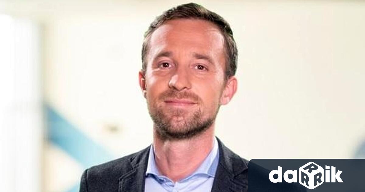 Водещият на прогнозата за времето на NOVA Николай Василковски поздрави