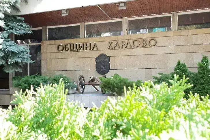ОС в Карлово гласува в подкрепа на завода за барут на фона на протести 