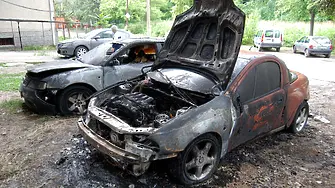 Запалиха три автомобила на инспектор по труда в Монтана