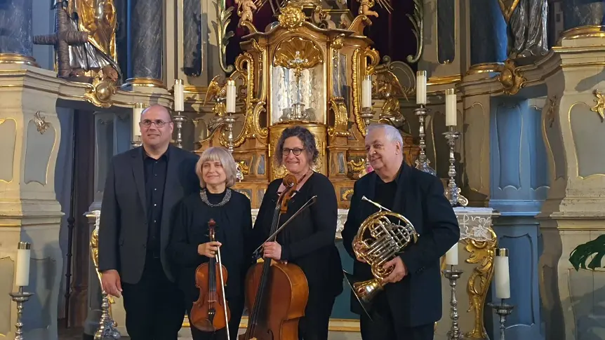 Българска цигуларка с плевенски корен представи книгата си „Пролет нетленна, всевечна“