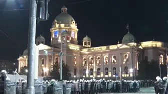 Сблъсъци пред парламента в Белград