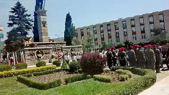 С панихида и поднасяне на цветя Сливен отбелязва Деня на народните будители