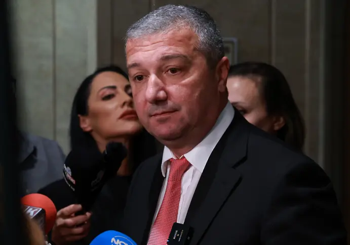 Управляващи и опозиция в остър спор за Бюджет 2026: „Единствен възможен“ или „удар по бизнеса“