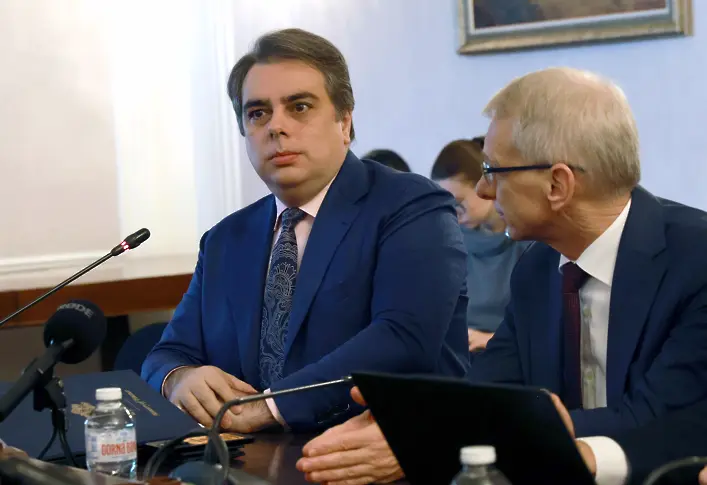 Управляващи и опозиция в остър спор за Бюджет 2026: „Единствен възможен“ или „удар по бизнеса“