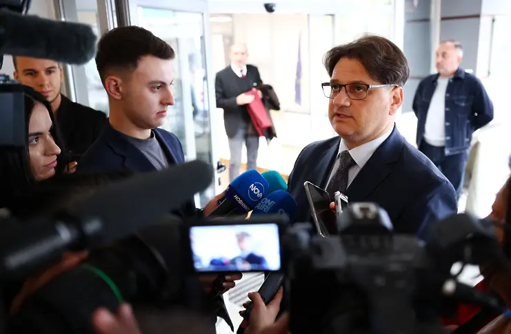 Театралната школа на Мариан Бачев е получила предизвестие да напусне читалището в “Изгрев”