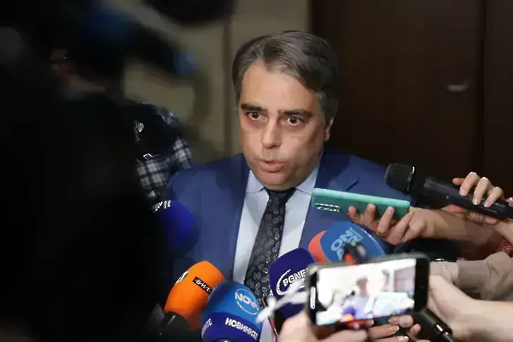 Асен Василев: Пълна лъжа е, че сме говорили с Борисов да паднат санкциите на Делян Пеевски