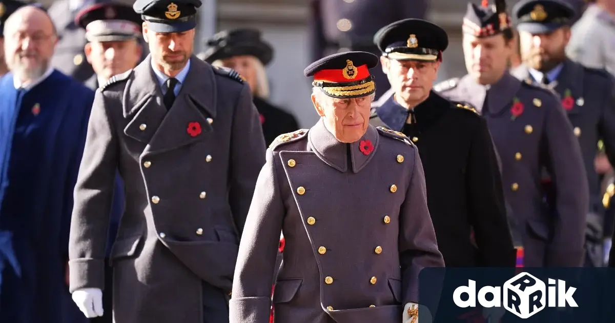 Хиляди военослужещи ветерани и редови граждани се събраха днес в