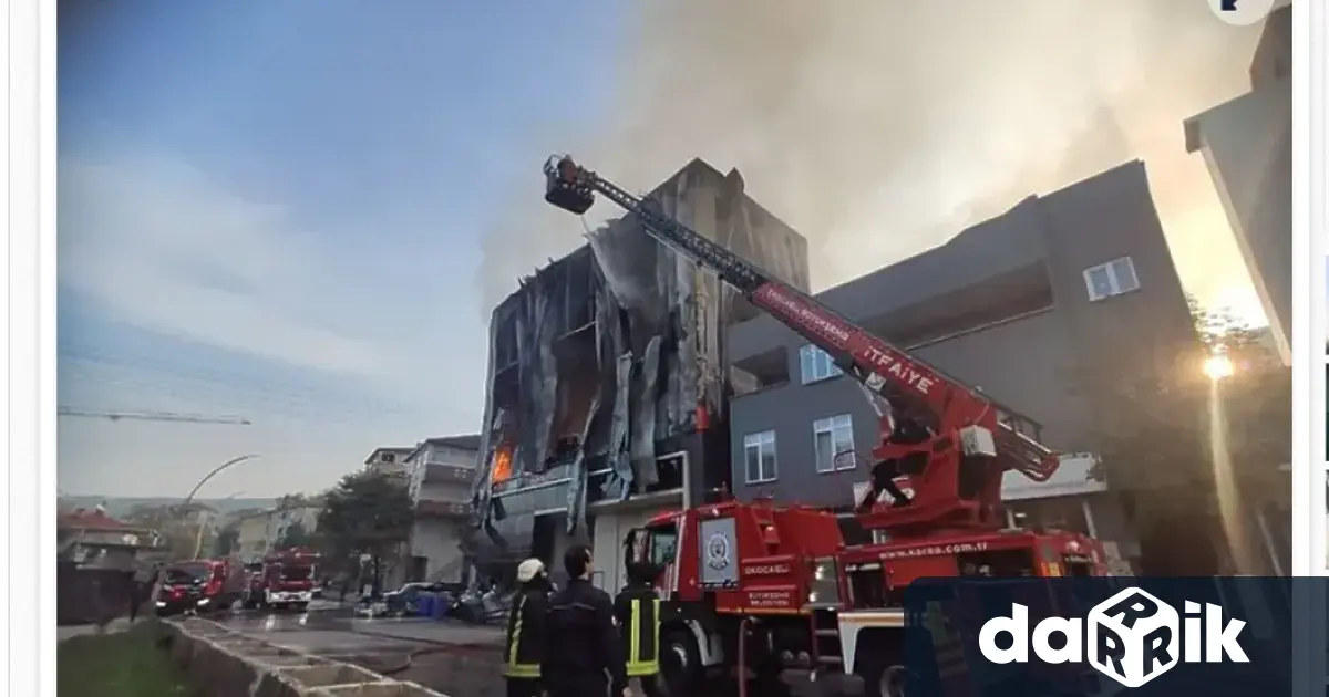 Най малко шестима души загинаха след експлозия във фабрика за парфюми