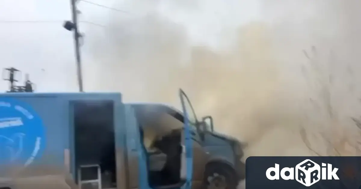 Микробус в който са пътували австрийски и испански журналист е