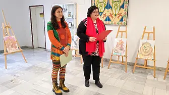 Камелия Цонкова подреди самостоятелна изложба живопис в Община Мездра